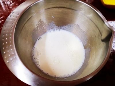 牛奶、蛋黃、白糖與紅糖 家庭簡易蛋撻液配方全解析